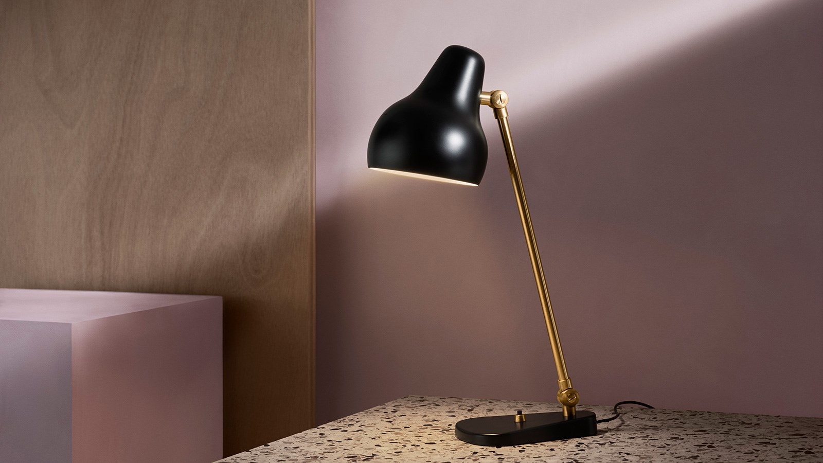 VL38 Table Lamp © Louis Poulsen